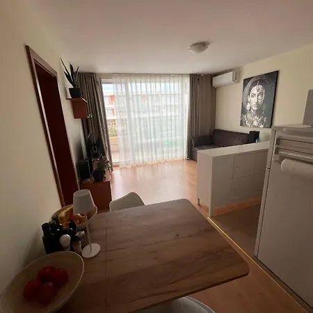 Nessebar Club アパート